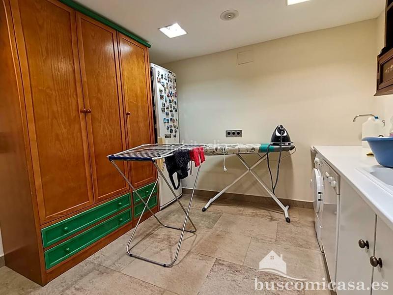 Foto 180def51-f5bb-4315-b9b6-37521b0e34c7. Casa amb calefacció aparcament piscina a Zona Hospital Linares