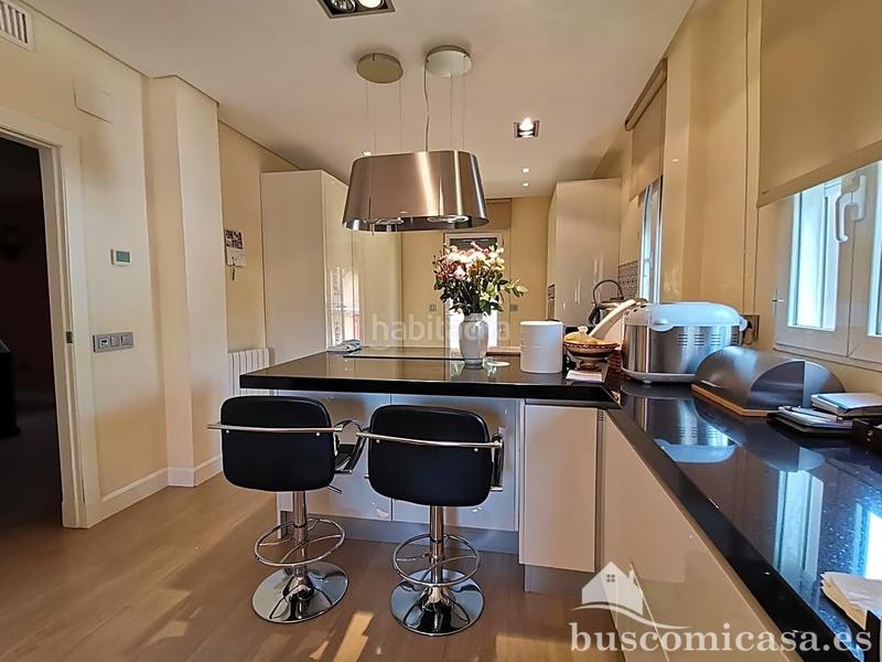 Foto 216720e0-6f3a-4a70-b1eb-a48a7ed6f95b. Casa amb calefacció aparcament piscina a Zona Hospital Linares