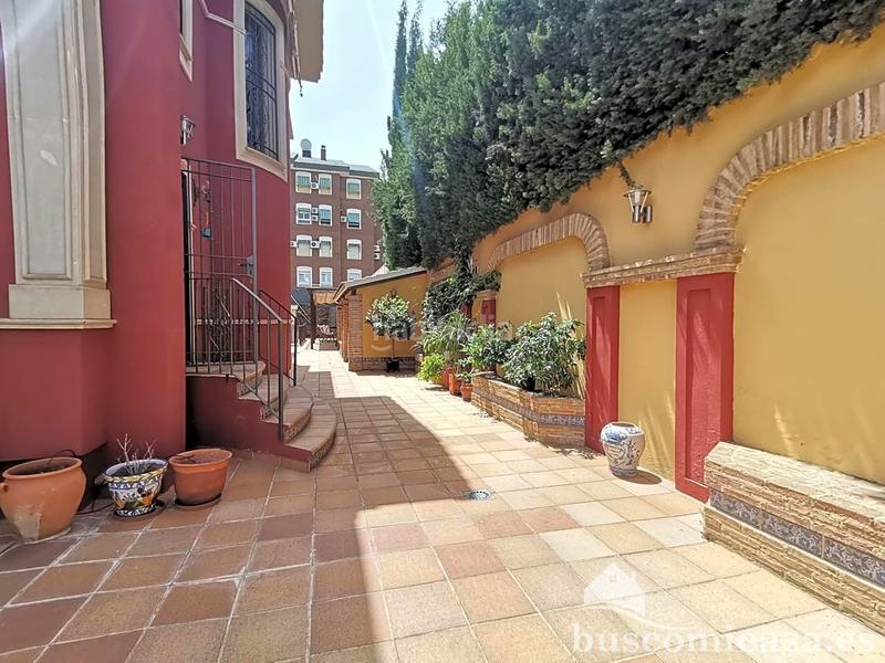 Foto 25bb34b2-3329-41de-ac8f-e9dc4a496284. Casa amb calefacció aparcament piscina a Zona Hospital Linares