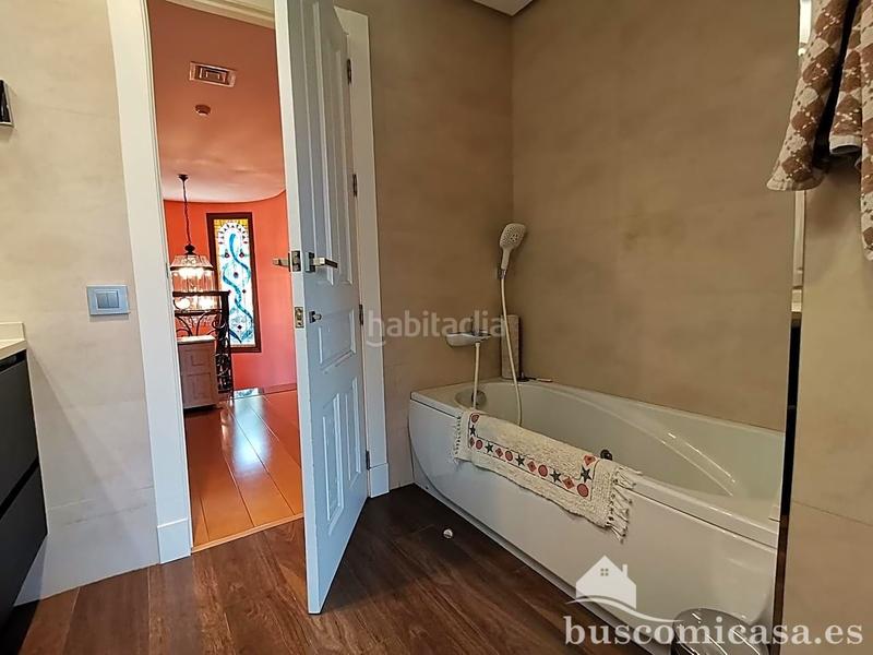 Foto 2cef1c81-a3a2-43e1-8331-bc63a39e943e. Casa amb calefacció aparcament piscina a Zona Hospital Linares