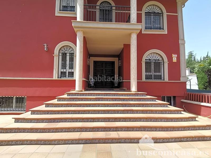 Foto 3b0c6cbc-f4ce-422a-949c-7eb87c8fd844. Casa amb calefacció aparcament piscina a Zona Hospital Linares