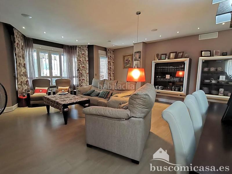 Foto 413f0ba2-5259-4b25-8d13-b7adbd514635. Casa amb calefacció aparcament piscina a Zona Hospital Linares