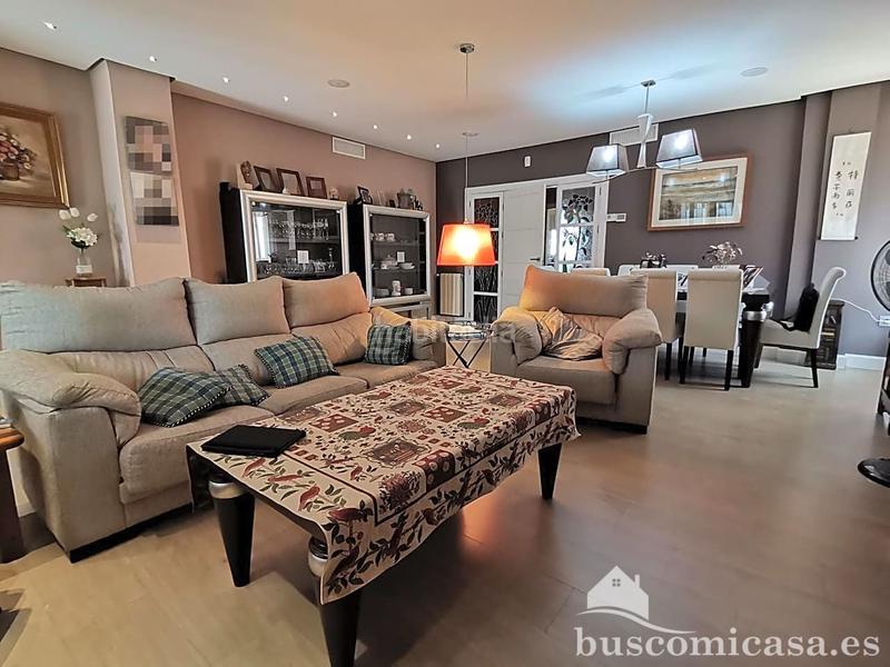 Foto 50d4c3f7-5b6c-4556-b4e2-75d81e23035d. Casa amb calefacció aparcament piscina a Zona Hospital Linares