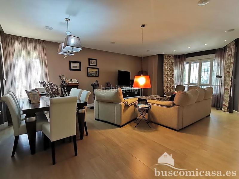 Foto 51f79225-a586-4aeb-bd3d-aa1550496d96. Casa amb calefacció aparcament piscina a Zona Hospital Linares