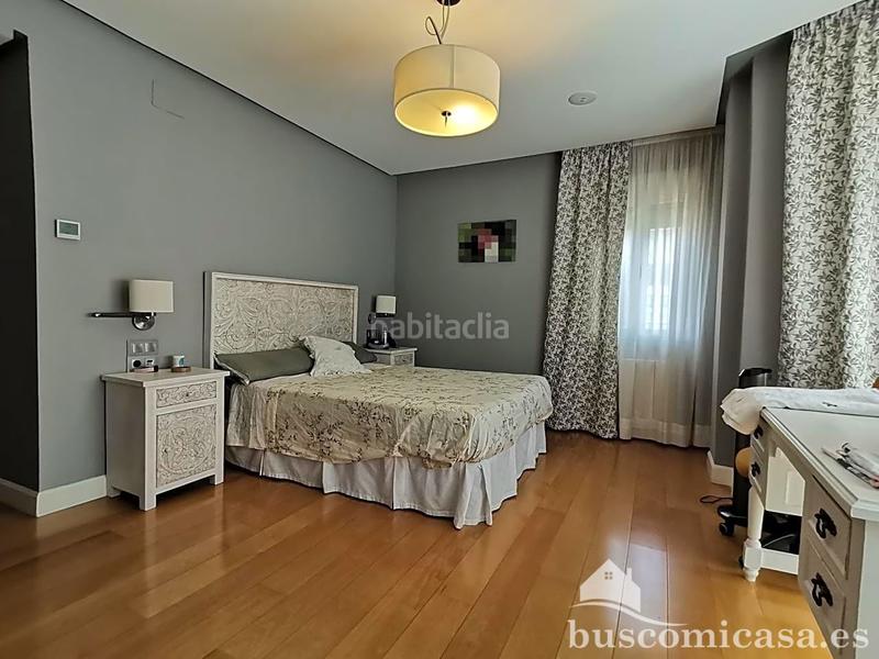 Foto 69eb57bd-0215-4808-b8b6-519cebd556df. Casa amb calefacció aparcament piscina a Zona Hospital Linares