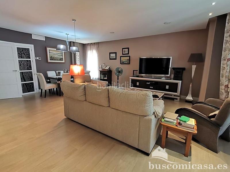 Foto 885a9b79-d32c-425a-b42c-6310a43cdf04. Casa amb calefacció aparcament piscina a Zona Hospital Linares