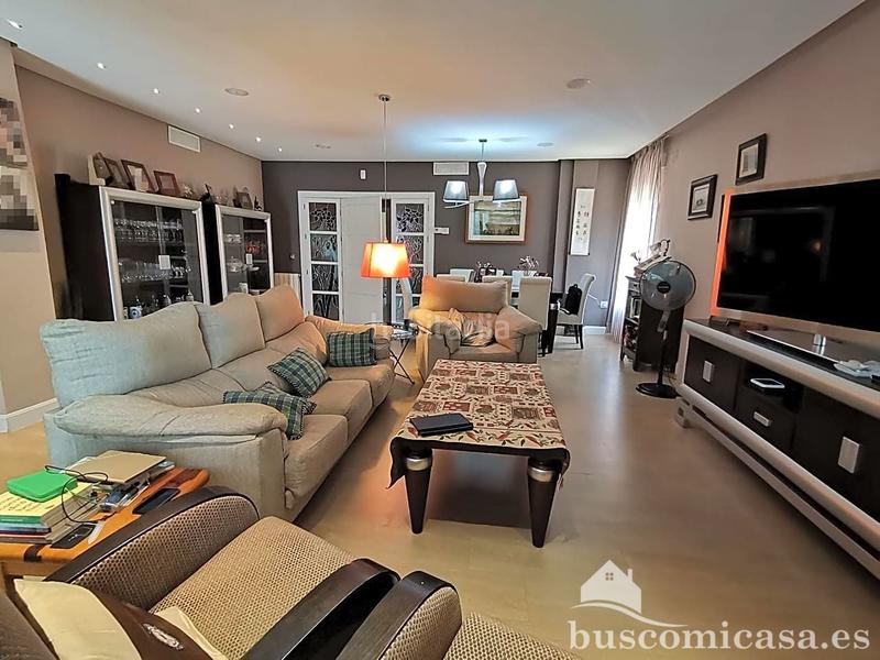 Foto 88765b73-b547-4b57-b3b2-8ca93124244e. Casa amb calefacció aparcament piscina a Zona Hospital Linares