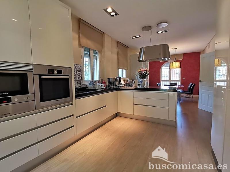 Foto 9e4f922b-f88d-4f0e-97df-162f73a5d9a4. Casa amb calefacció aparcament piscina a Zona Hospital Linares