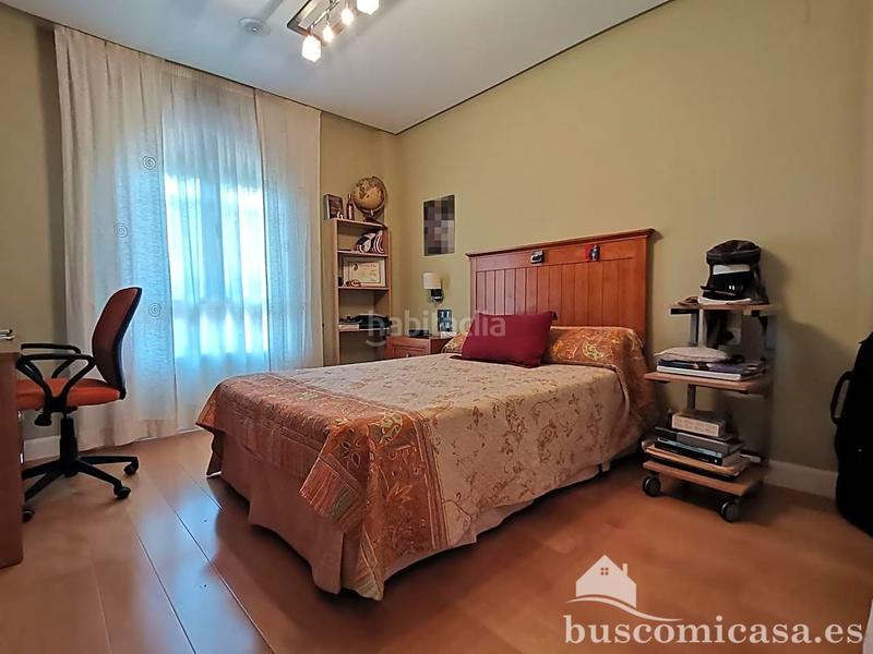 Foto 9ed4add8-a571-4c05-bdfc-6ebd06a319e6. Casa amb calefacció aparcament piscina a Zona Hospital Linares