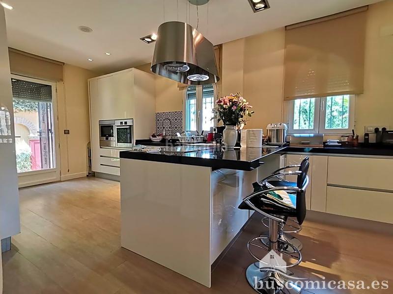 Foto a5381d23-0582-4811-9b20-59f05059739a. Casa amb calefacció aparcament piscina a Zona Hospital Linares