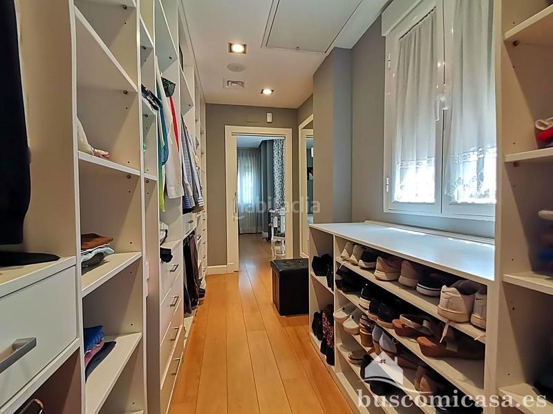 Foto bd8c7c06-cbbe-4ccb-9e48-697897263a5a. Casa amb calefacció aparcament piscina a Zona Hospital Linares