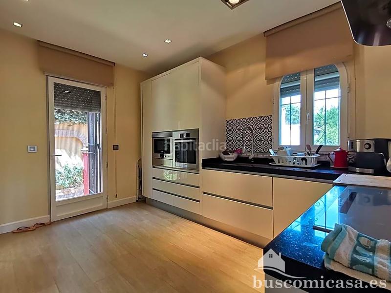 Foto c02f9267-9a96-4dcc-a3c7-287282658a53. Casa amb calefacció aparcament piscina a Zona Hospital Linares