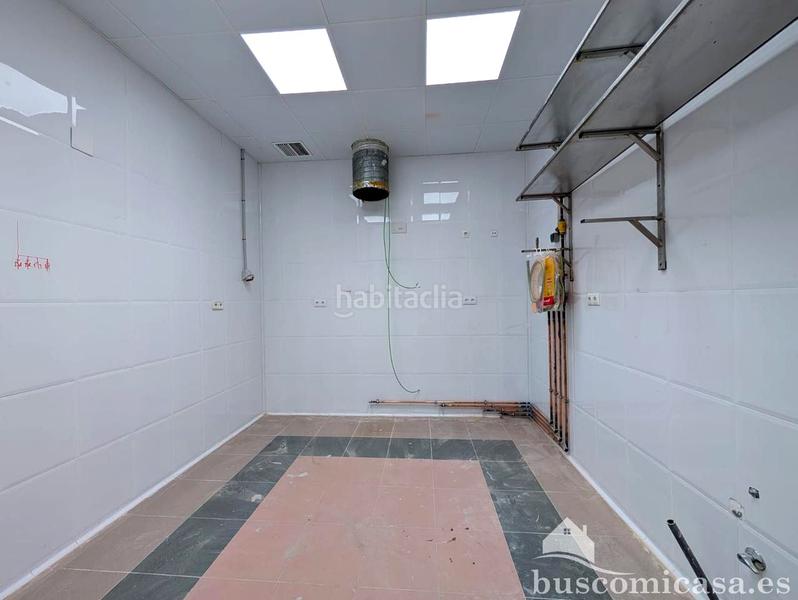 Foto d70aff44-ab8a-474c-92ae-e5c1b158cbe0. Alquiler local comercial amplio local en pleno centro en Linares