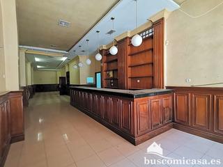 Lloguer Local Comercial  Santiago. Amplio local en pleno centro de linares