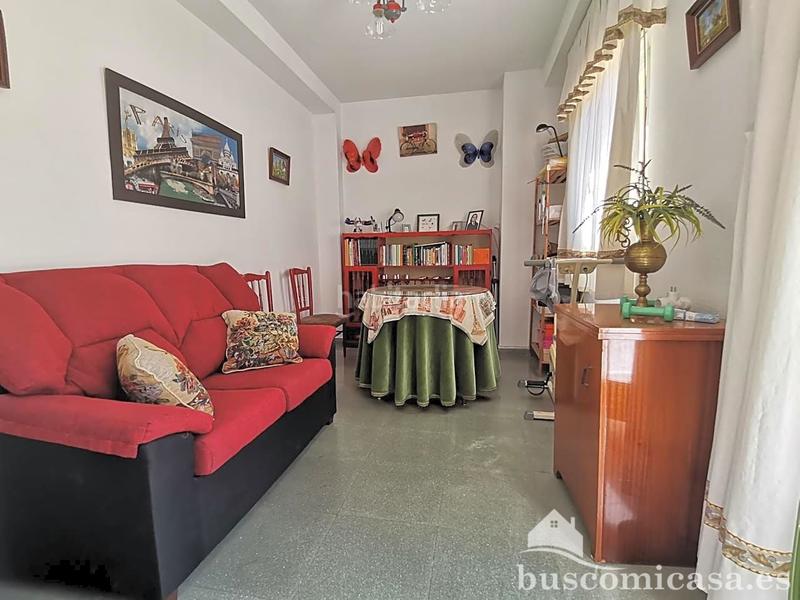 Foto 0818594a-82ad-4bda-8fcb-cdc61473d108. Casa gran casa de 4 plantas en la colonia del sol en Linares