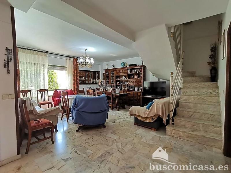 Foto 149aebc5-bf59-4cf5-9361-34dff2cf397f. Casa gran casa de 4 plantas en la colonia del sol en Linares