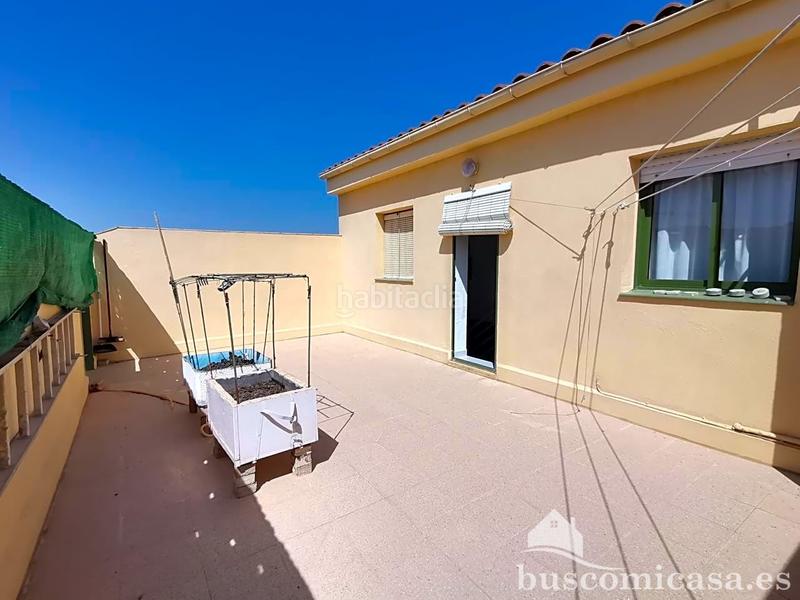 Foto 1d3ffa42-5fcc-4407-aed6-5ca16a13bd4e. Casa gran casa de 4 plantas en la colonia del sol en Linares