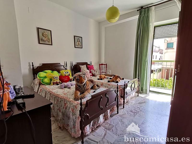 Foto be807ce5-3615-4cf3-963a-60f317eb4b07. Casa gran casa de 4 plantas en la colonia del sol en Linares