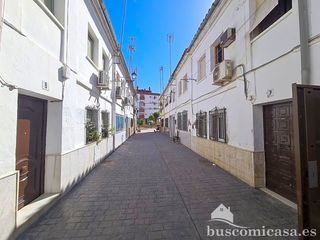 Casa adossada a Calle san clemente 9. Vivienda ocupada sin posesión. no se puede visitar.