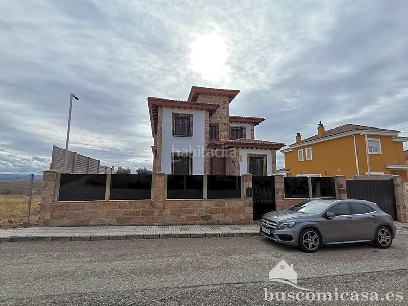 Foto 03bf8a76-6ab5-4e3d-bb5b-4ca9aa3f7472. Casa amb calefacció aparcament piscina a San Gonzalo Linares
