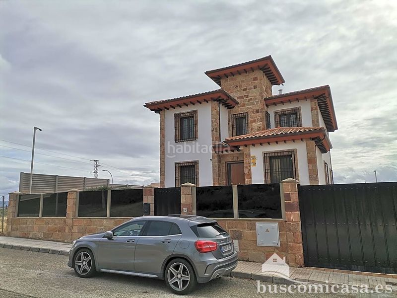 Foto 58f97c51-292a-4e06-9438-a7e8c1933382. Casa amb calefacció aparcament piscina a San Gonzalo Linares