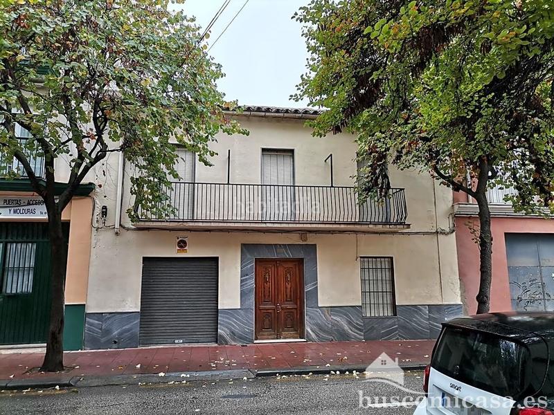 Foto d49b88a8-6d1a-4490-8570-4125ba0fc2f3. Casa a schiera con parcheggio in Centro ciudad Linares