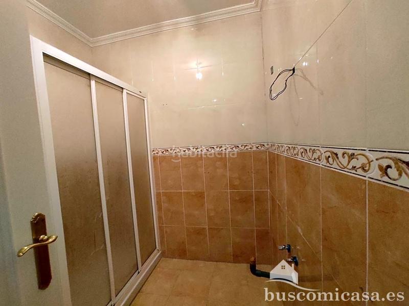 Foto 01bb133f-8a4d-496b-9bd6-41241f262d44. Piso esta vivienda se encuentra en calle arroyo, , jaén, en un edificio construido en el año 1970, con ascensor y que tiene según en Bailén