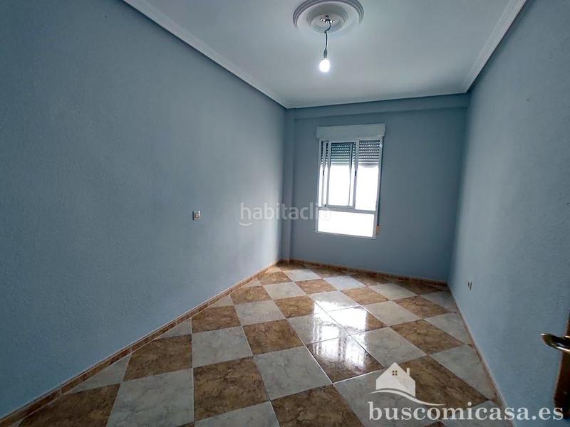 Foto 187a1b94-4180-4152-aba6-175b8d5d6f9d. Piso esta vivienda se encuentra en calle arroyo, , jaén, en un edificio construido en el año 1970, con ascensor y que tiene según en Bailén