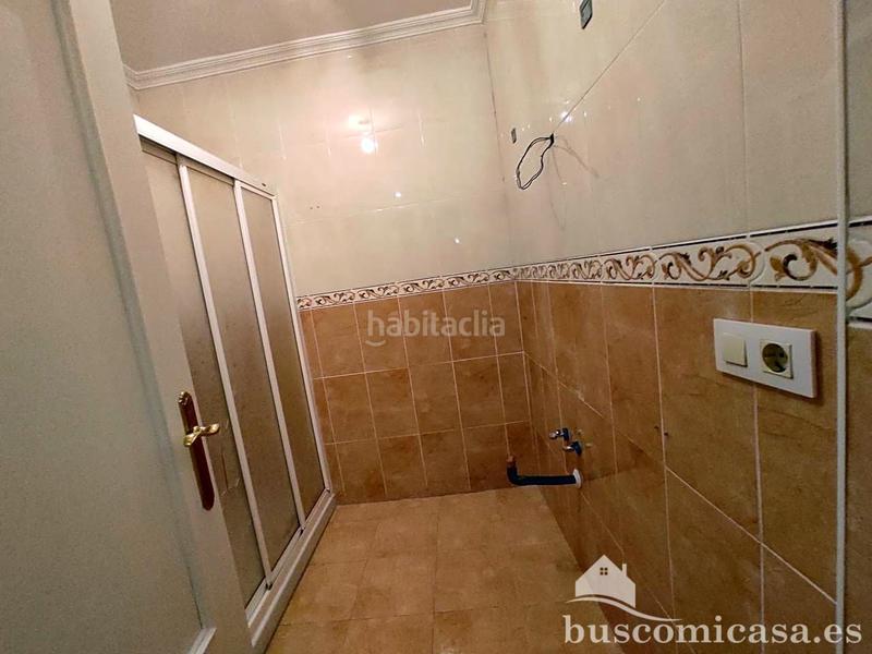 Foto 46d9cca4-9da9-4b5b-ab03-591f30454904. Piso esta vivienda se encuentra en calle arroyo, , jaén, en un edificio construido en el año 1970, con ascensor y que tiene según en Bailén