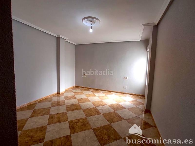 Foto 49cd0266-bd8a-4313-a195-76e83c033856. Piso esta vivienda se encuentra en calle arroyo, , jaén, en un edificio construido en el año 1970, con ascensor y que tiene según en Bailén