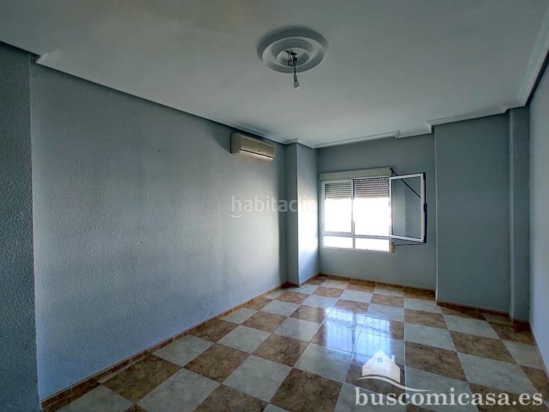 Foto 5fd2f5e2-7dbd-4aa3-ae76-519f9401be80. Piso esta vivienda se encuentra en calle arroyo, , jaén, en un edificio construido en el año 1970, con ascensor y que tiene según en Bailén