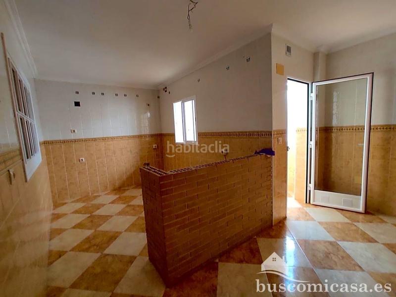 Foto 6fd5890b-9435-4151-af50-d19b5f825c7f. Piso esta vivienda se encuentra en calle arroyo, , jaén, en un edificio construido en el año 1970, con ascensor y que tiene según en Bailén