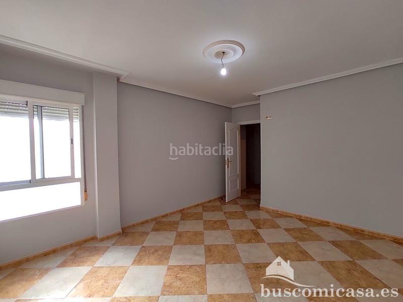 Foto b69125f4-d6d4-4d97-b2f3-de8ae68e5c39. Piso esta vivienda se encuentra en calle arroyo, , jaén, en un edificio construido en el año 1970, con ascensor y que tiene según en Bailén