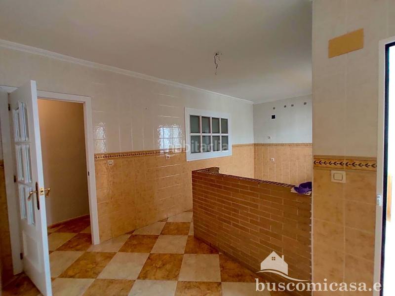 Foto cf22458f-3f73-4b46-9873-3d74ec10943a. Piso esta vivienda se encuentra en calle arroyo, , jaén, en un edificio construido en el año 1970, con ascensor y que tiene según en Bailén