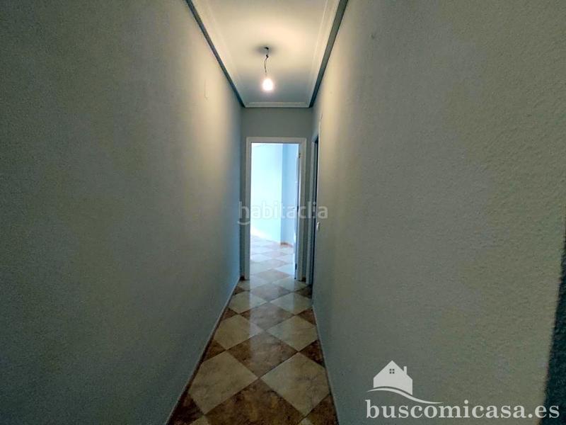 Foto d028218c-929f-4ba6-b538-cf52d9e286cd. Piso esta vivienda se encuentra en calle arroyo, , jaén, en un edificio construido en el año 1970, con ascensor y que tiene según en Bailén