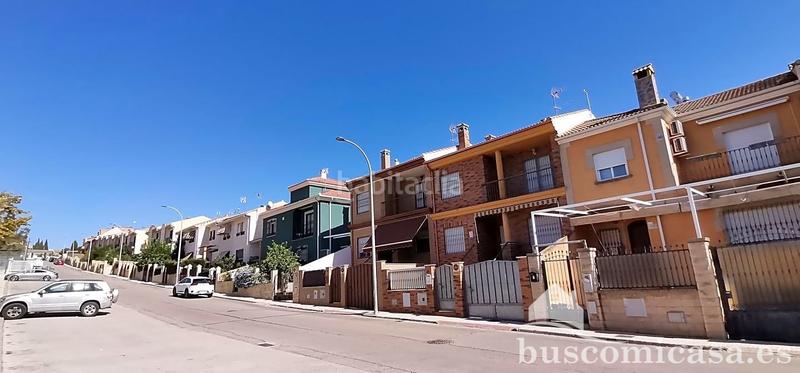 Foto b1eadfda-48ba-4ba4-bdb2-25aa964b66de. Casa bonita y amplia casa en calle hortensia en Linarejos Linares