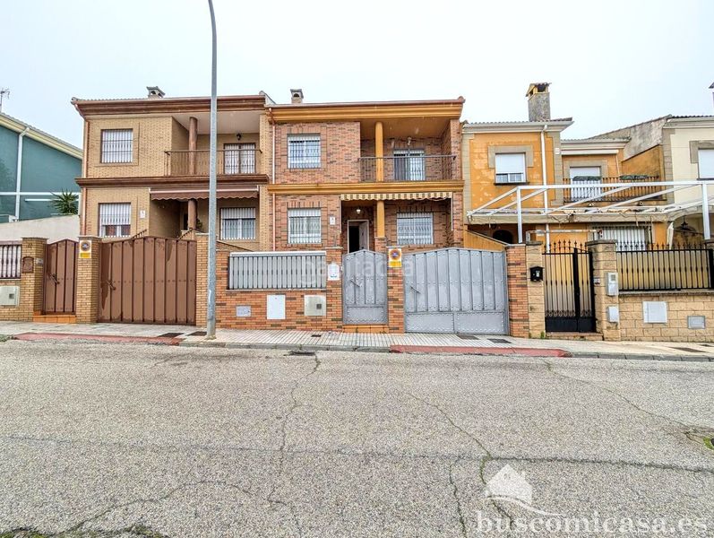 Foto b27309fa-367a-4cc6-a3c0-91b95e6371fc. Casa amb calefacció aparcament a Linarejos Linares