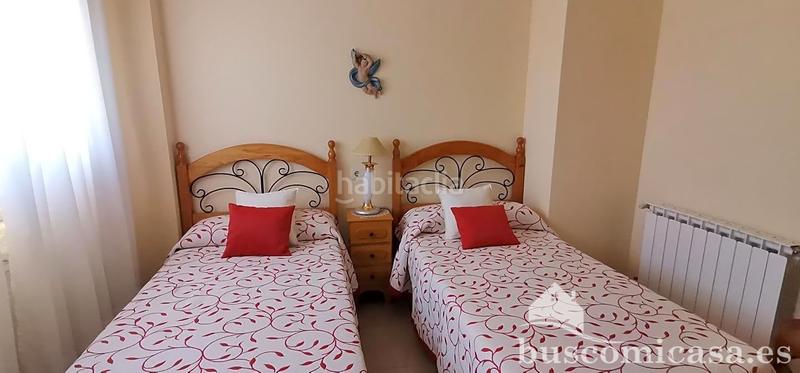 Foto d9b5a402-02ea-47b4-b7cf-2f390f392cad. Casa bonita y amplia casa en calle hortensia en Linarejos Linares