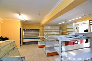 Lloguer Local Comercial  N/a. Precio negociable y totalmente equipado para tienda de alimentac
