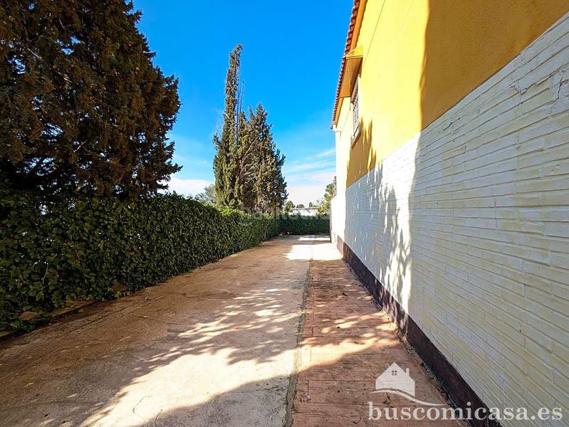 Foto 0abd53a5-398f-4da4-ad3d-e7a7360ecd7f. House with parking in Jabalquinto