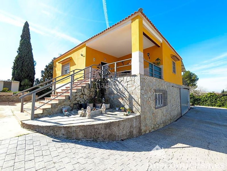 Foto 16eec3e8-e828-46e7-b283-0ed5614f0e04. House with parking in Jabalquinto