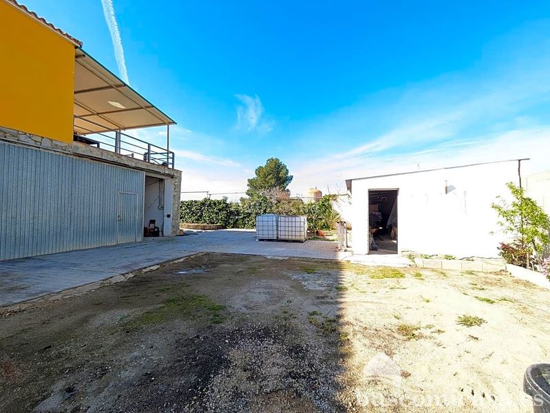 Foto 3ac9f5a9-064b-4195-b8dd-2f5987a2902e. House with parking in Jabalquinto