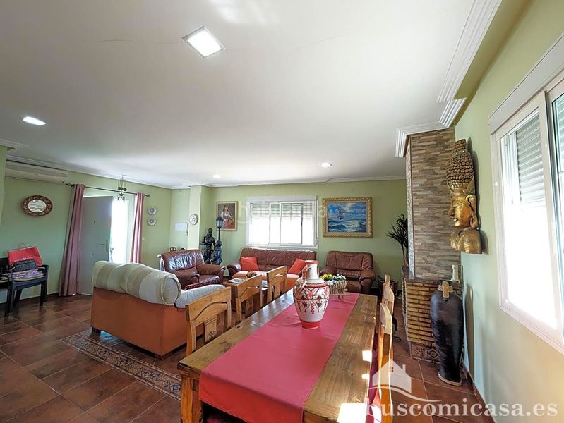 Foto 3d38c3fa-3ca8-458c-968a-61d978c9f53e. House with parking in Jabalquinto