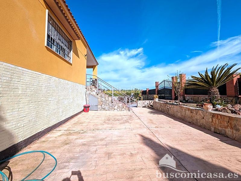 Foto 404579af-4189-4b94-9825-349ddfdd7307. House with parking in Jabalquinto