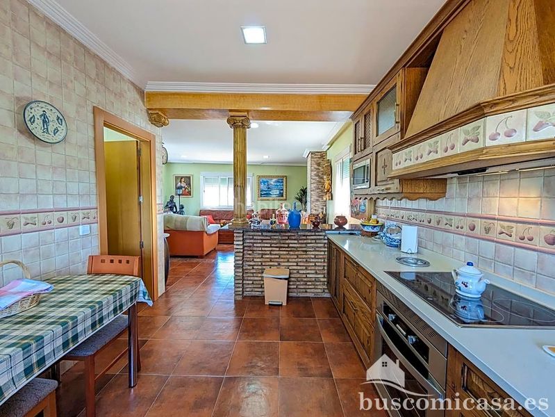 Foto b143820a-2311-4ddb-a917-f03da352b04b. House with parking in Jabalquinto