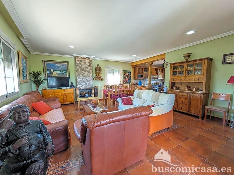 Foto caa9a3fd-44bc-4a25-9c64-44b9440e2251. House with parking in Jabalquinto