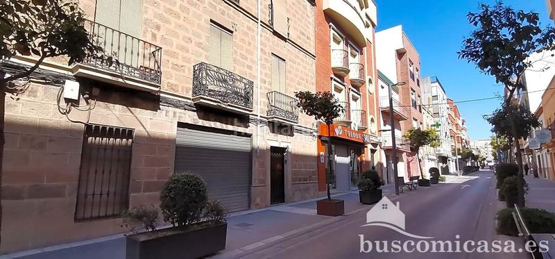 Foto e708ca59-4e7f-4665-996a-2509a9e993c4. Edificio  en calle tetuán. en Centro ciudad Linares