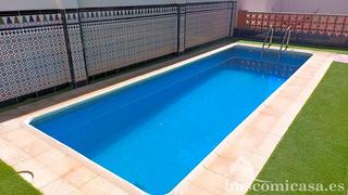 Casa  Maestro alfredo martos. Impresionante casa con piscina en linares.