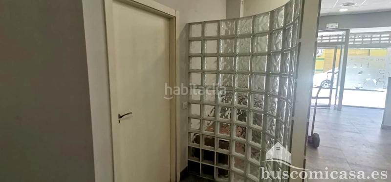 Foto f8b7908b-abee-469d-aa8c-260b2bc38e2f. Alquiler local comercial bonito local para iniciar tu negocio en Linares
