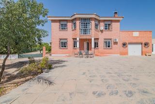 Casa  Olmo. Espectacular chalet en zona caparacena. atarfe